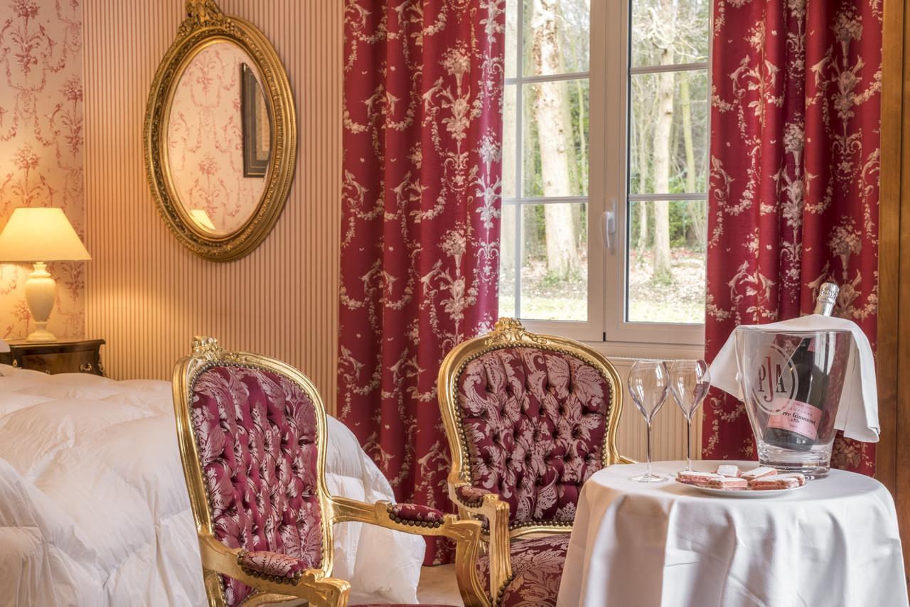 Bed and Breakfast Domaine Du Bois Des Anges Germigny-l'Eveque Exterior foto
