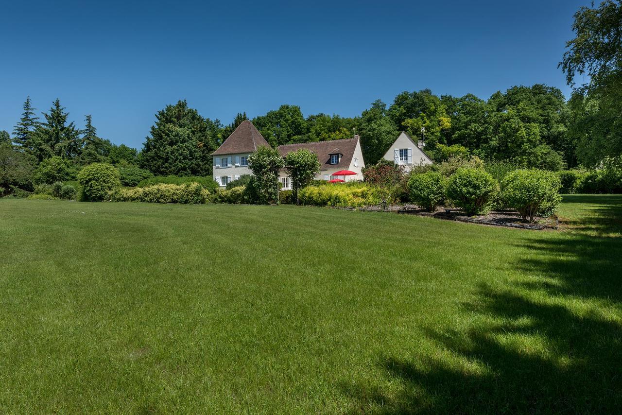 Bed and Breakfast Domaine Du Bois Des Anges Germigny-l'Eveque Exterior foto